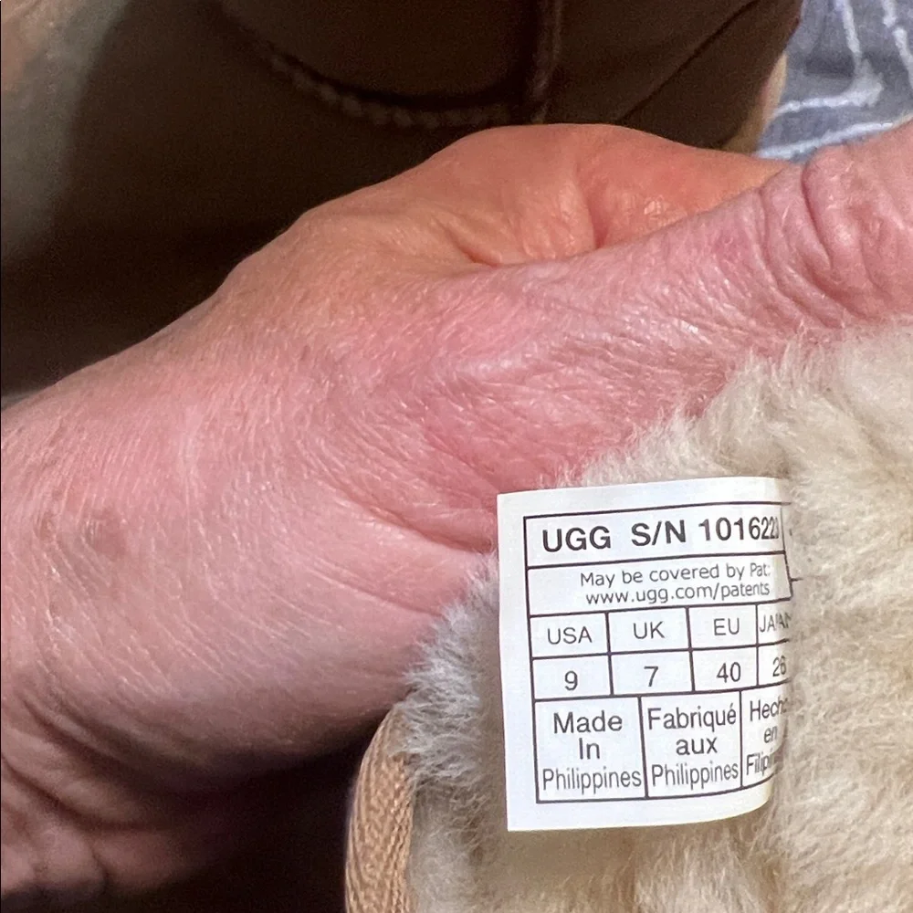 UGG chestnut colored Sheepskin Boots - Picture 5 of 5